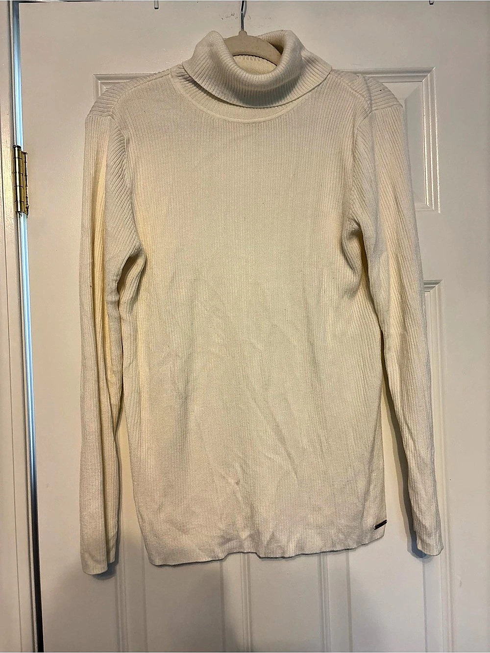 Calvin Klein Ribbed Turtleneck Sweater in Cream Size Large
